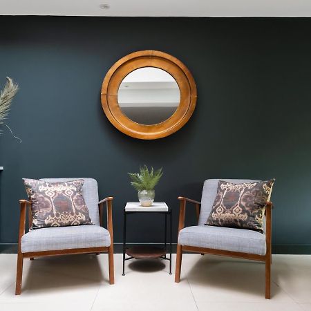 The Heart Of Shepherds Bush - Modern 2Bdr Apartment With Garden ลอนดอน ภายนอก รูปภาพ