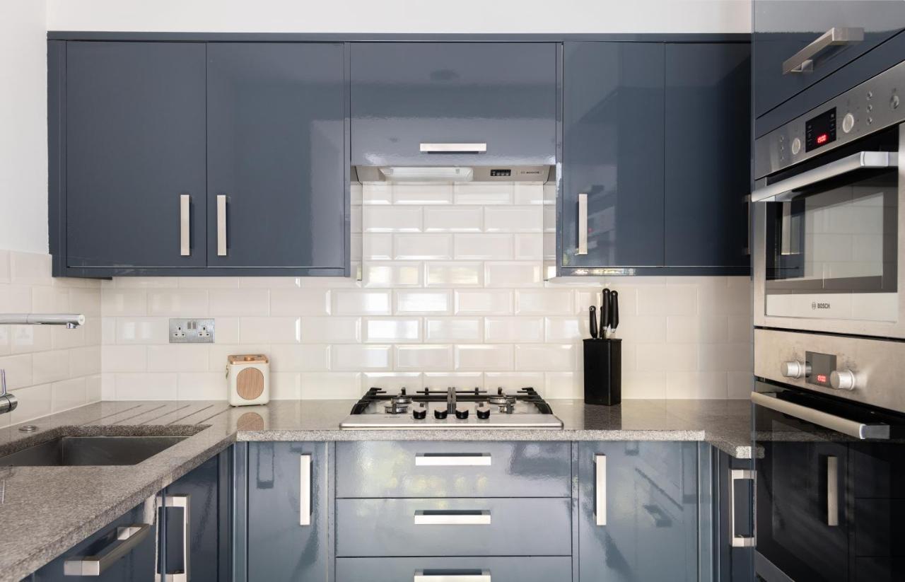 The Heart Of Shepherds Bush - Modern 2Bdr Apartment With Garden ลอนดอน ภายนอก รูปภาพ
