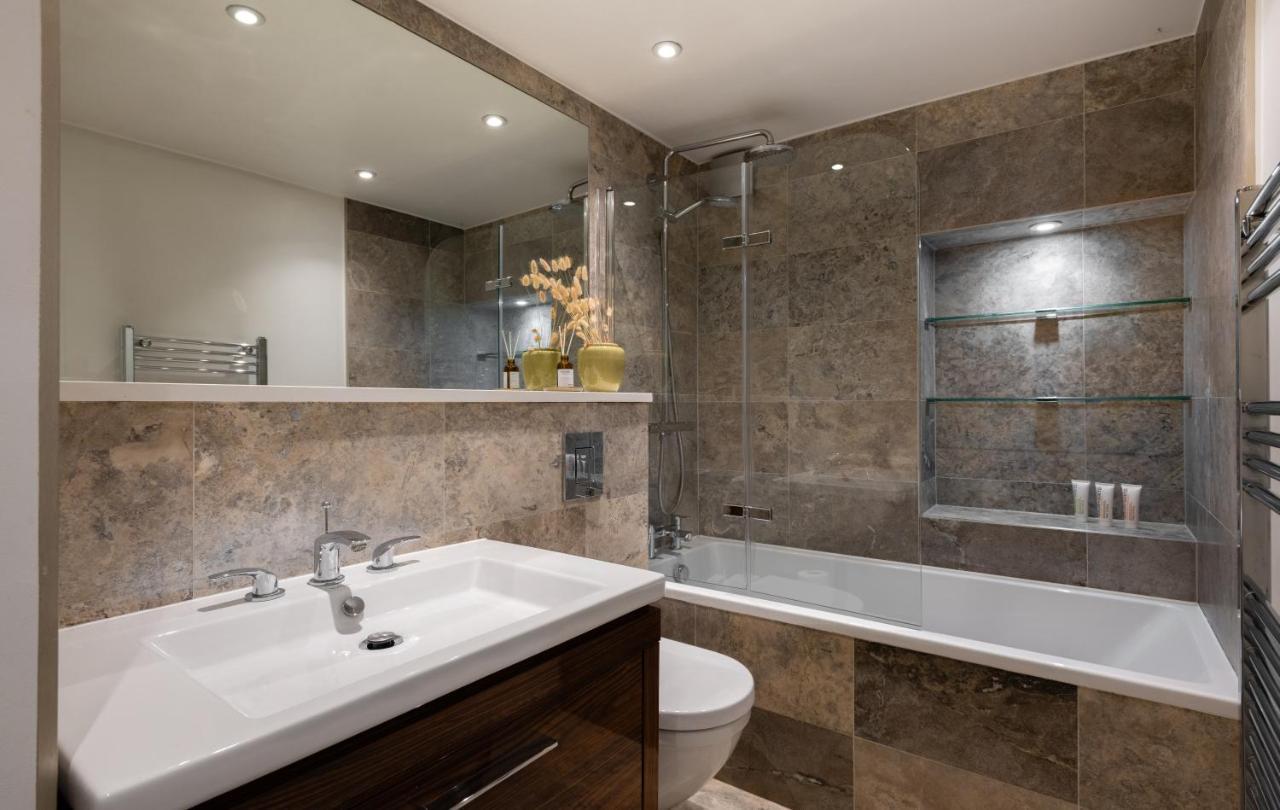 The Heart Of Shepherds Bush - Modern 2Bdr Apartment With Garden ลอนดอน ภายนอก รูปภาพ