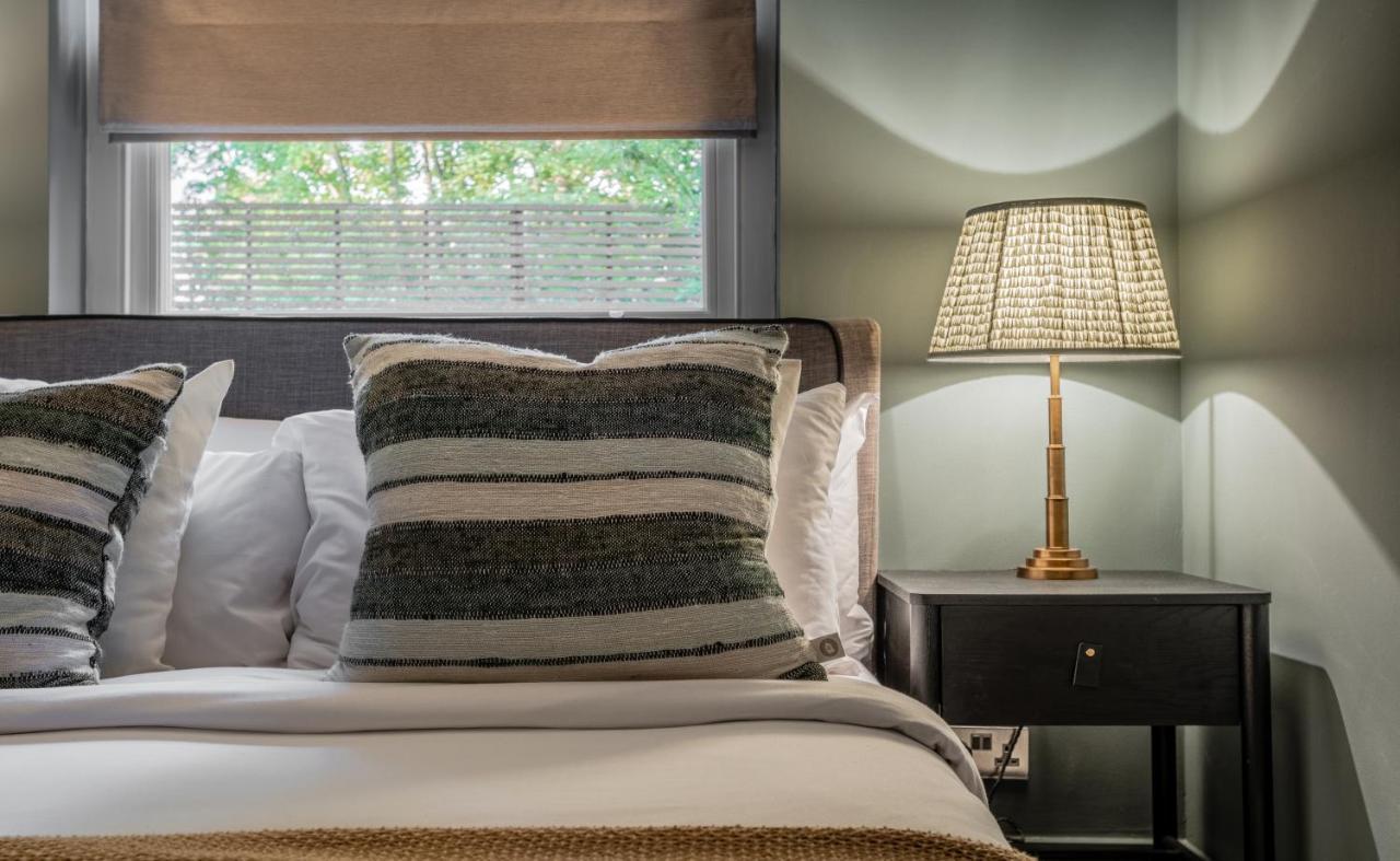 The Heart Of Shepherds Bush - Modern 2Bdr Apartment With Garden ลอนดอน ภายนอก รูปภาพ