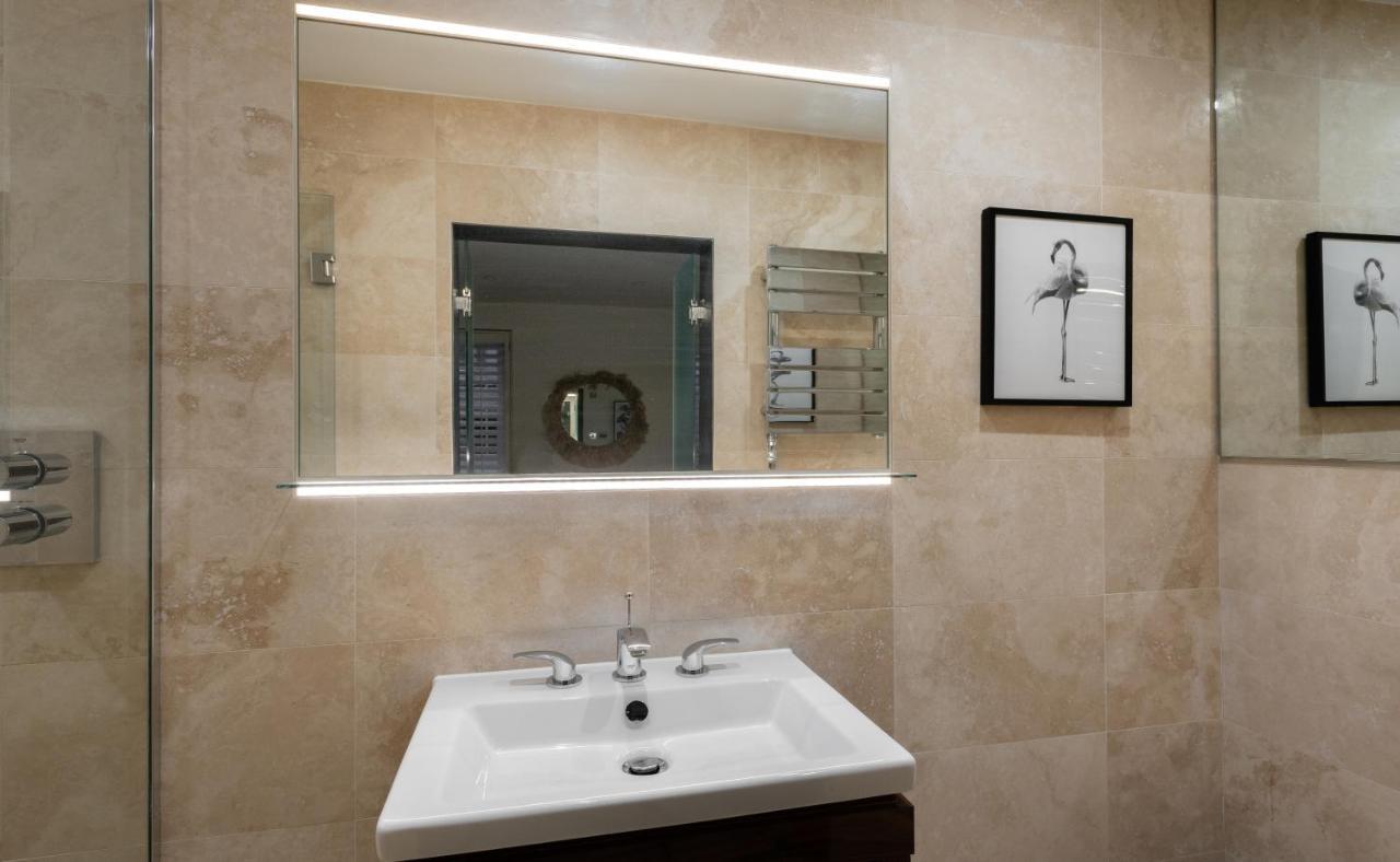 The Heart Of Shepherds Bush - Modern 2Bdr Apartment With Garden ลอนดอน ภายนอก รูปภาพ