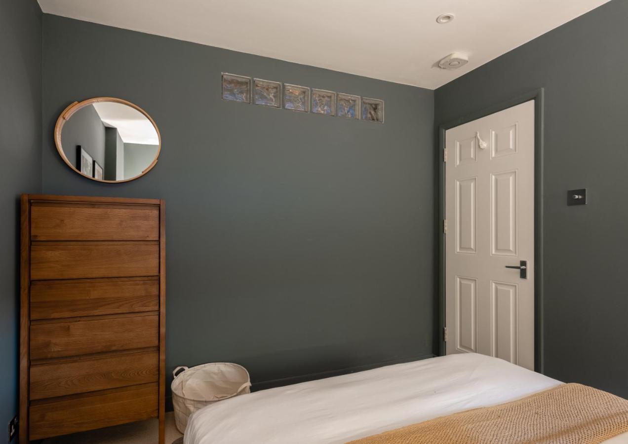 The Heart Of Shepherds Bush - Modern 2Bdr Apartment With Garden ลอนดอน ภายนอก รูปภาพ